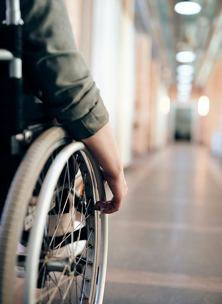 Seniorzy na wózku Jak się nimi opiekować 03
