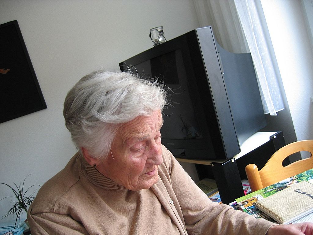 Opieka nad seniorem z chorobą Alzheimera 01